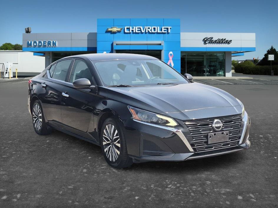 Used 2024 Super Black Nissan 2.5 SV image 6