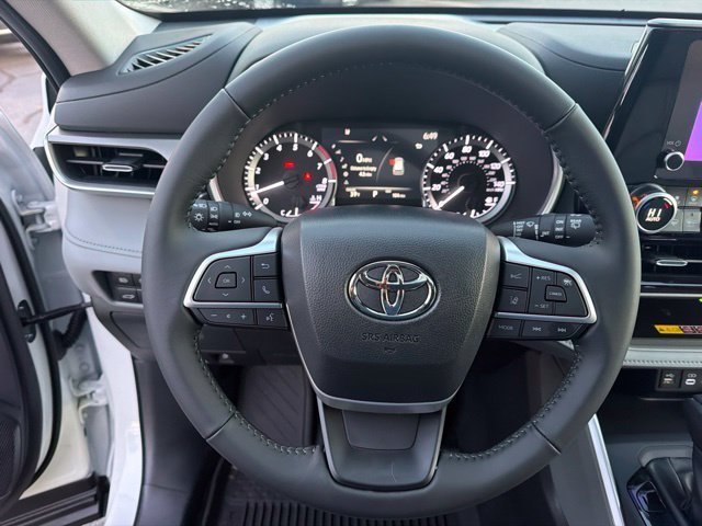New 2026 Wind Chill Pearl <sup>1</sup> Toyota  XLE image 14