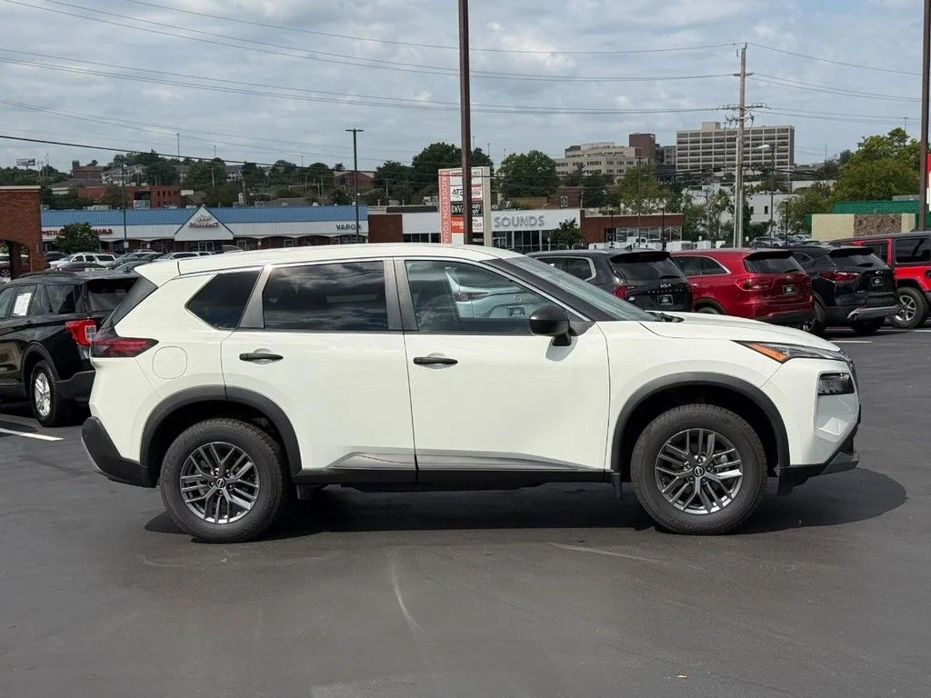 Used 2022 White Nissan S image 2