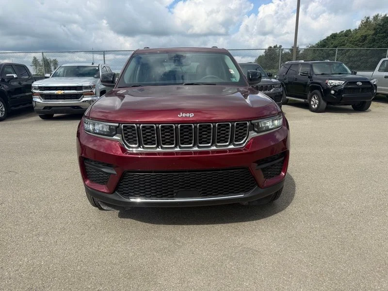 Used 2023 Red Jeep Laredo X image 11