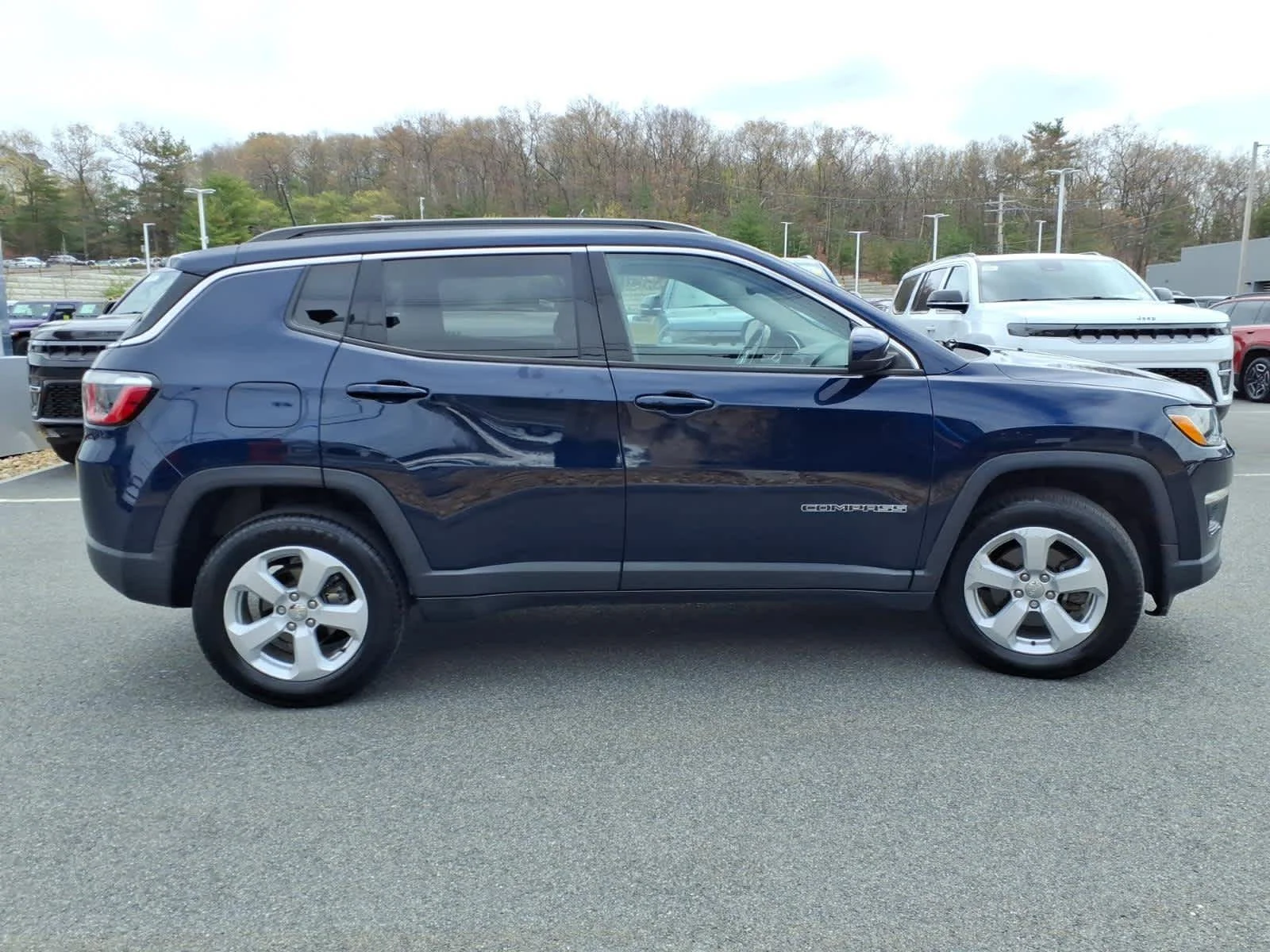 Certified Used 2020 Jazz Blue Pearlcoat Jeep Latitude image 6