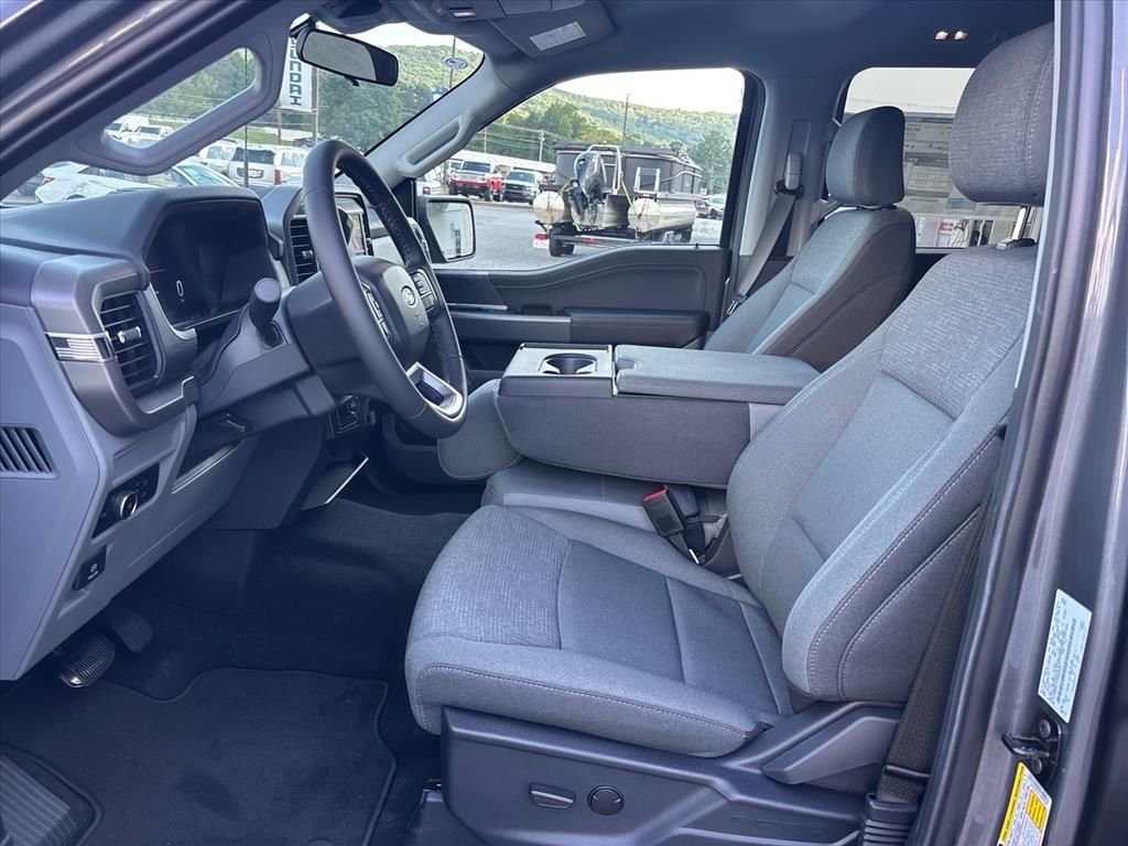 New 2026 Carbonized Gray Metallic Ford XLT image 9