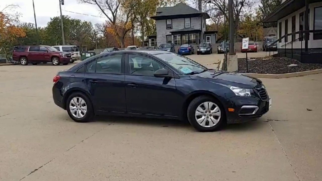 2016 Chevrolet Cruze LS photo 2