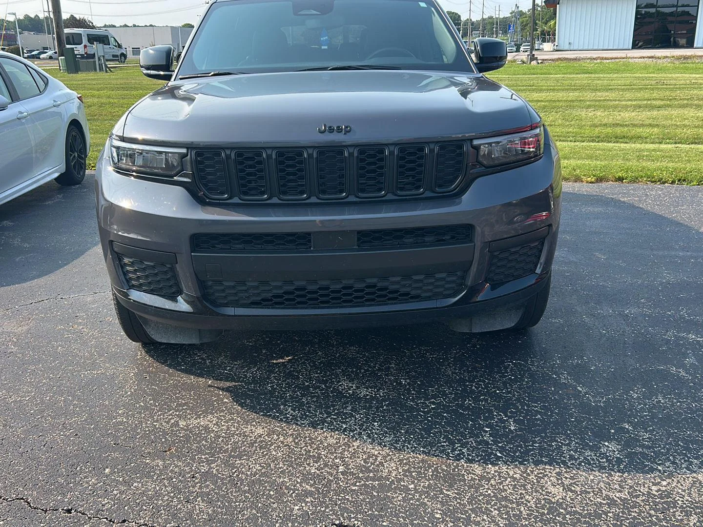 Used 2023 Metallic Jeep Altitude image 22
