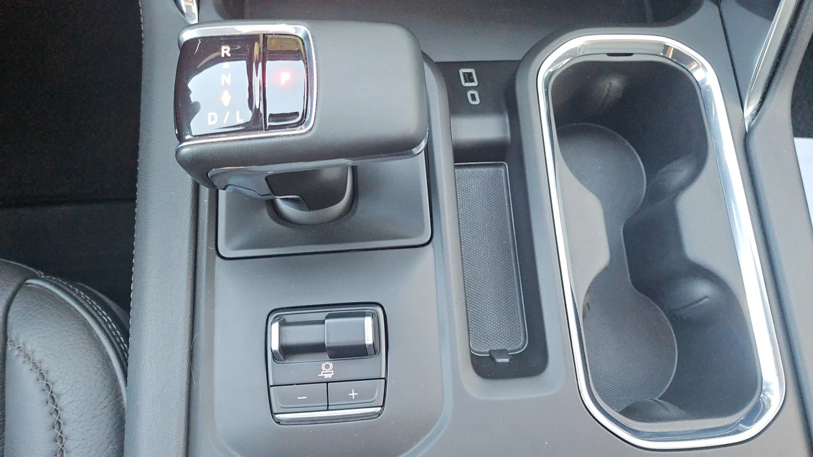 Used 2023 Summit White GMC Denali image 21