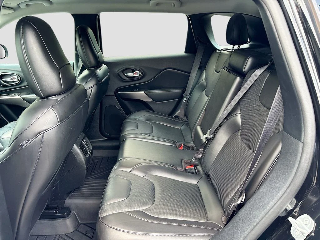 Used 2020 Diamond Black Jeep Limited image 21