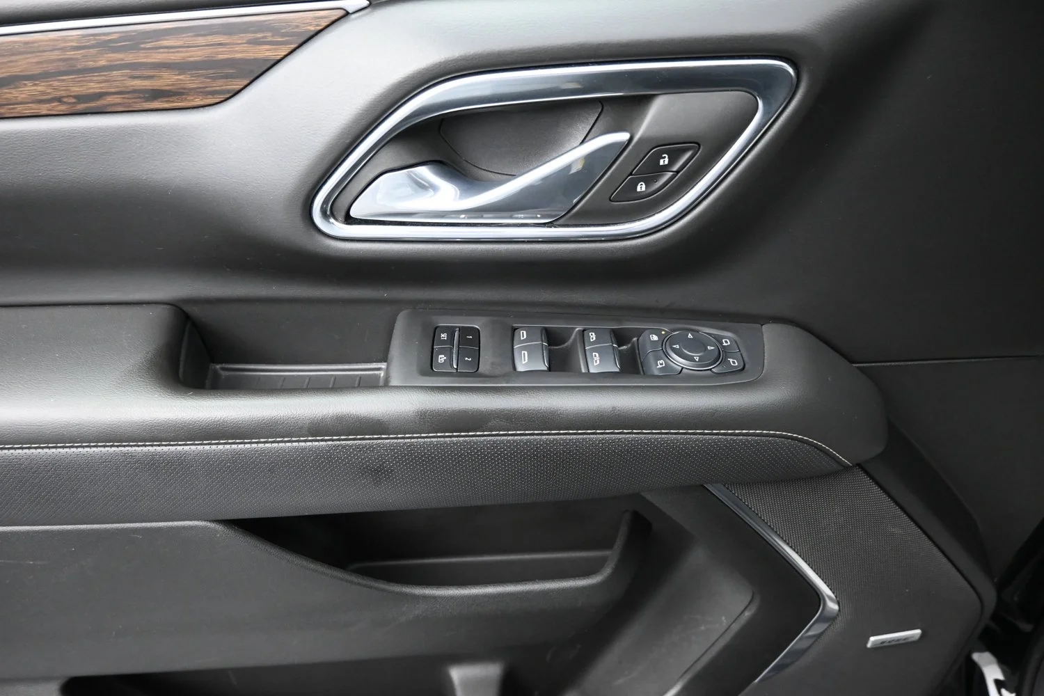 Used 2024 Black Chevrolet Premier image 28
