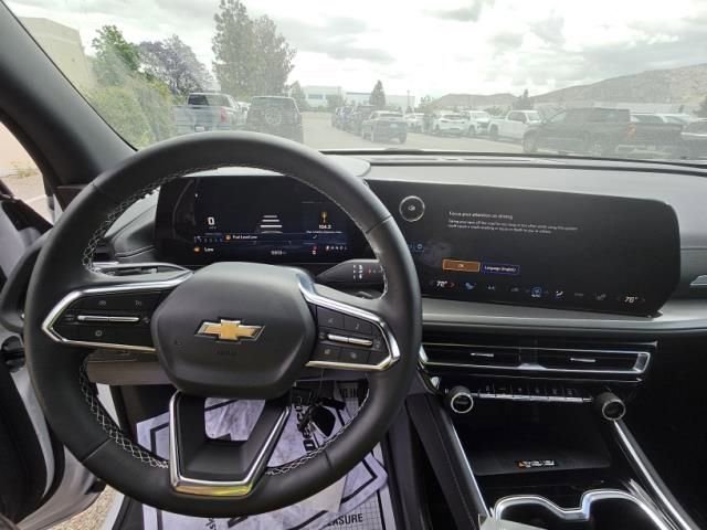 Used 2025 Summit White Chevrolet LT image 7