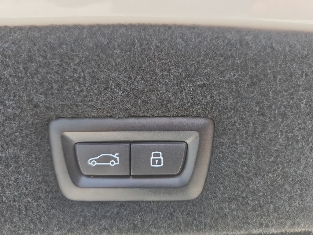 Certified Used 2023 Mineral White Metallic BMW xDrive60 image 22