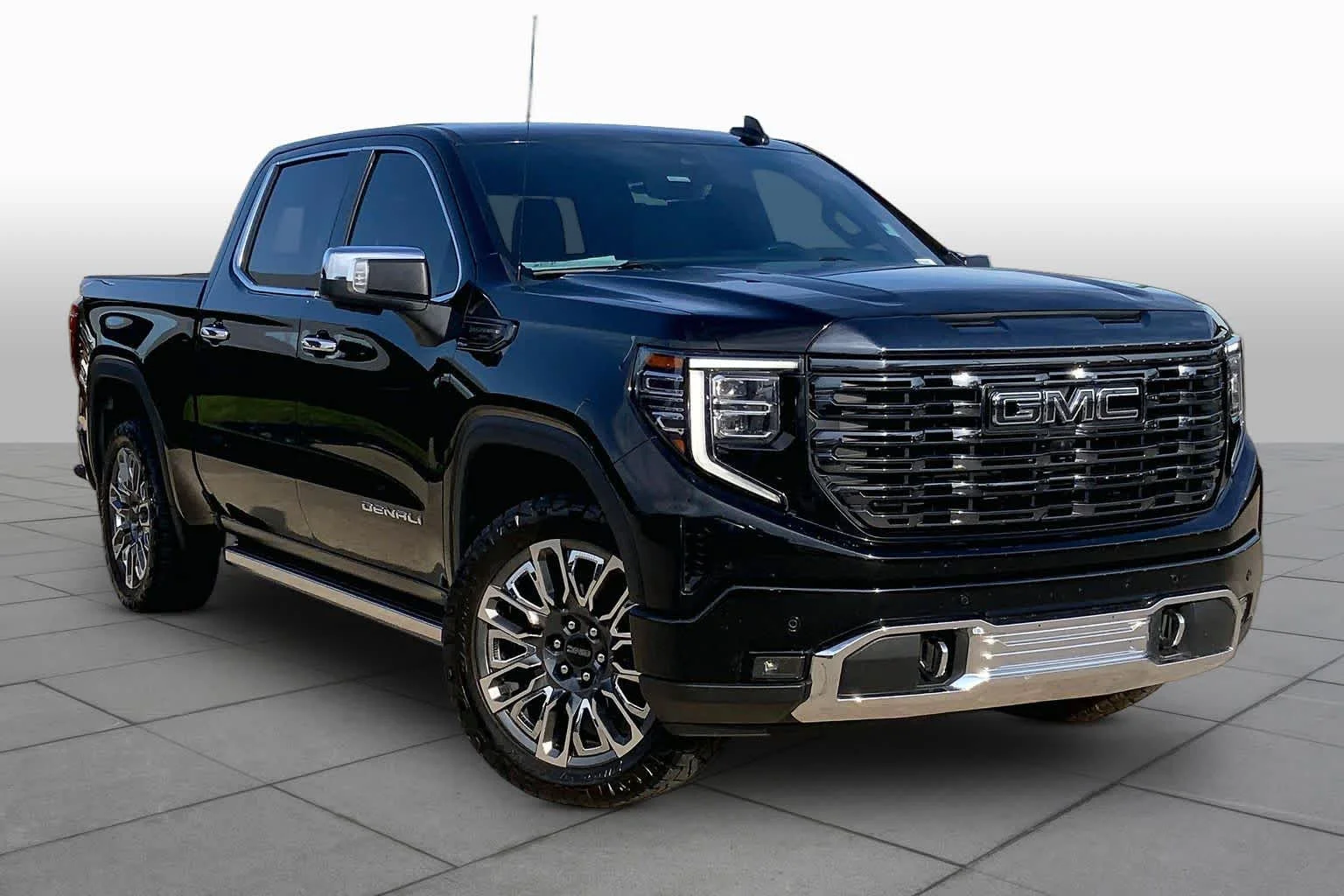Used 2023 Onyx Black GMC Denali Ultimate image 2