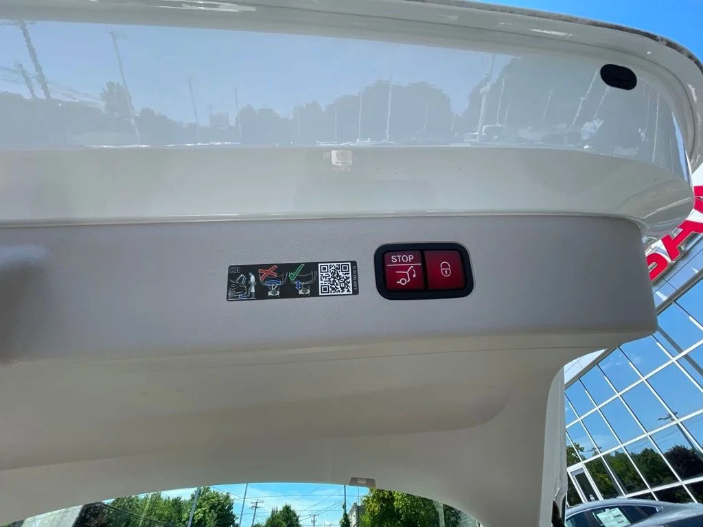 Used 2022 White Mercedes-Benz 450 image 23