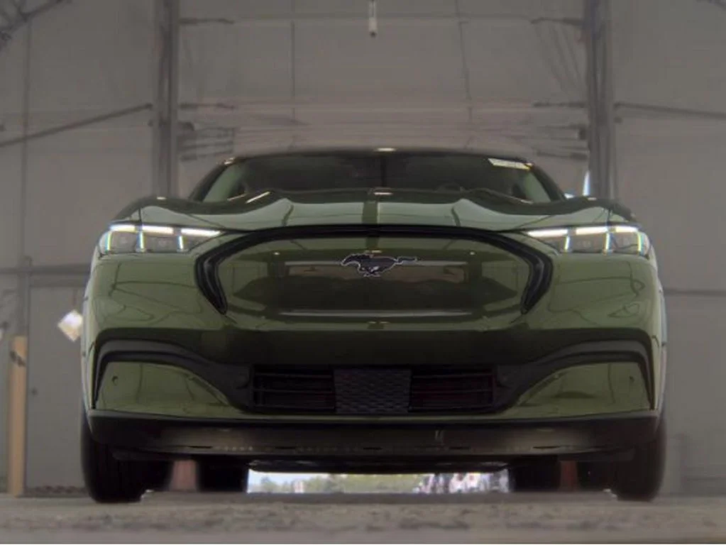 Used 2025 Green Metallic Ford Premium image 3