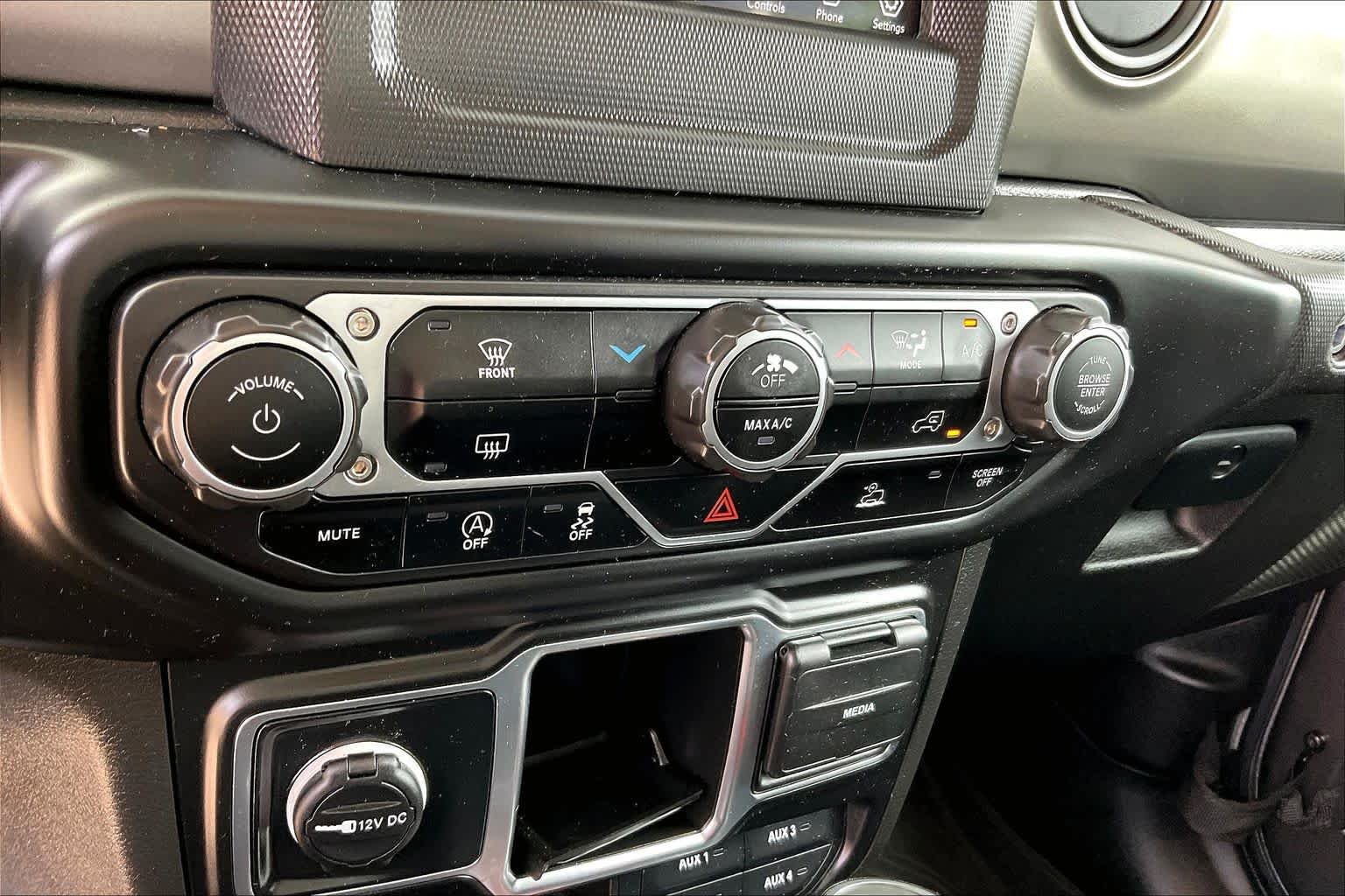 Used 2023 Granite Crystal Metallic Clearcoat Jeep Sport image 30