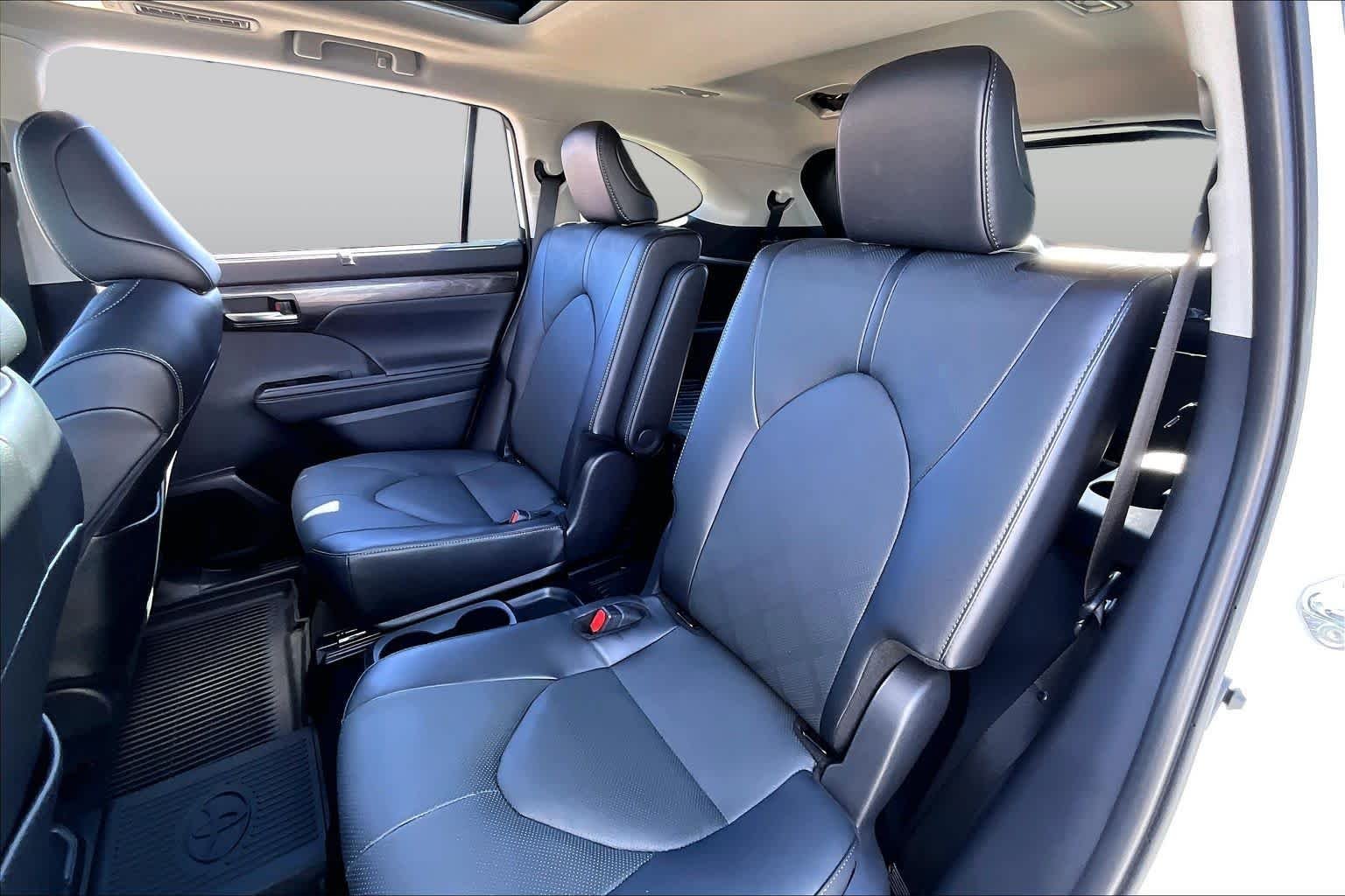 Used 2026 Wind Chill Pearl Toyota Platinum image 21