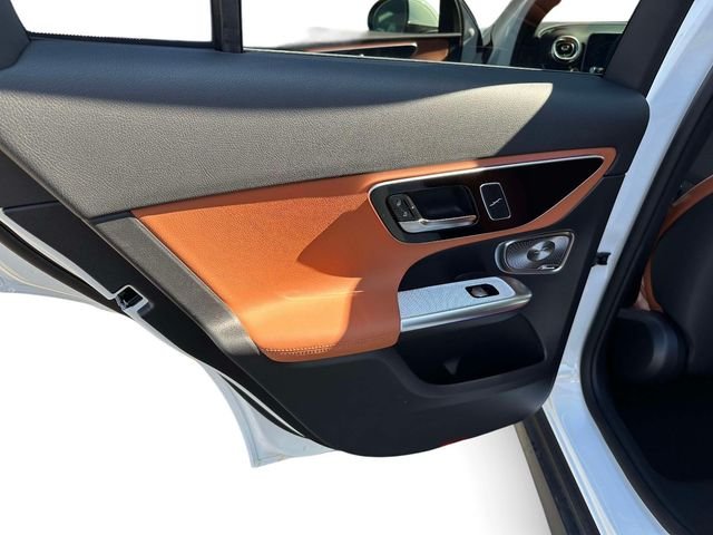 New 2026 Polar White Mercedes-Benz GLC 300 image 18