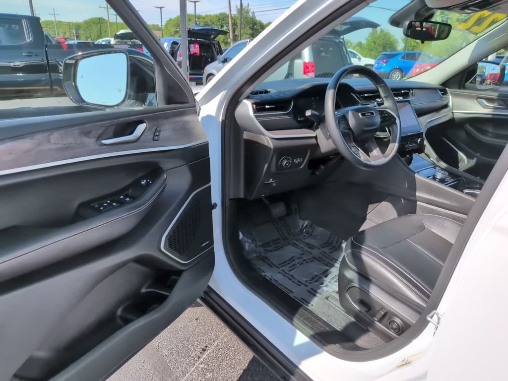 Certified Used 2022 White Jeep Limited image 14