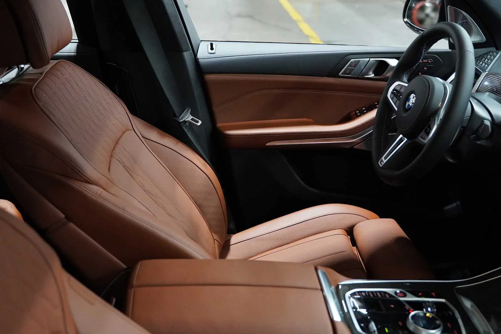 New 2027 Black Sapphire Metallic BMW M60i image 11