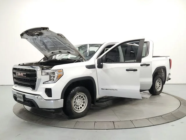 Used 2021 White GMC Base image 11