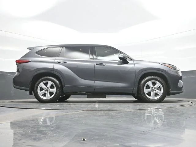 Used 2022 Gray Toyota LE image 24
