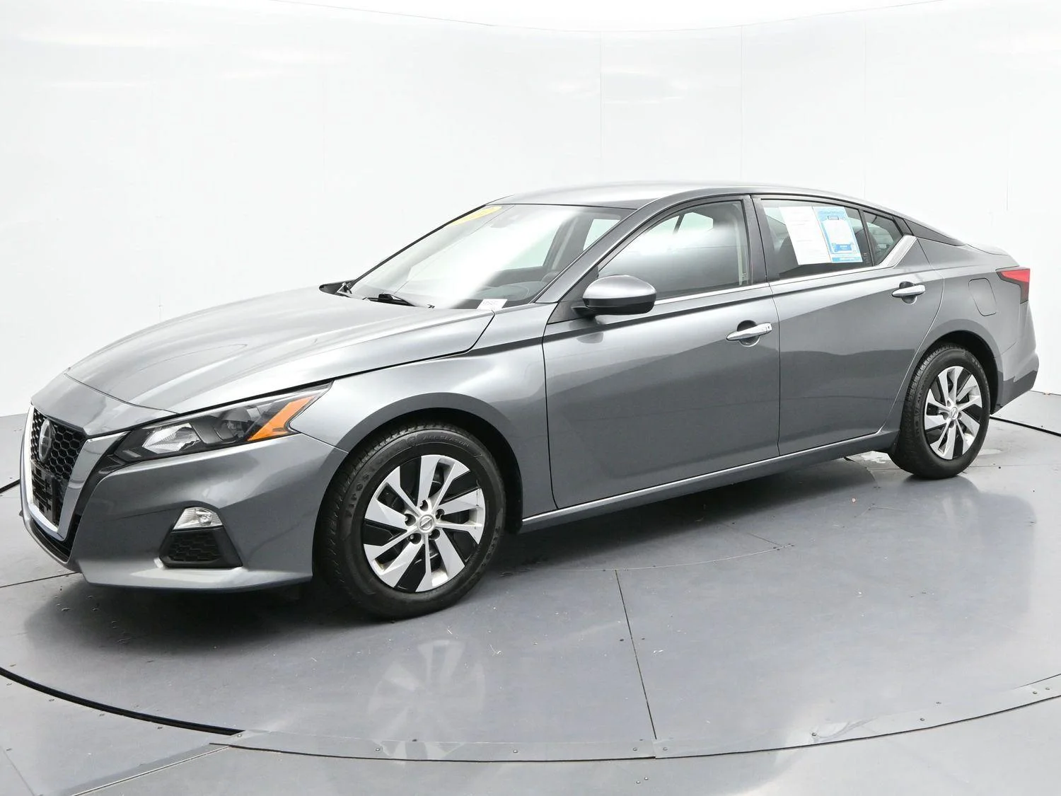 Used 2022 Gun Metallic Nissan 2.5 S image 3