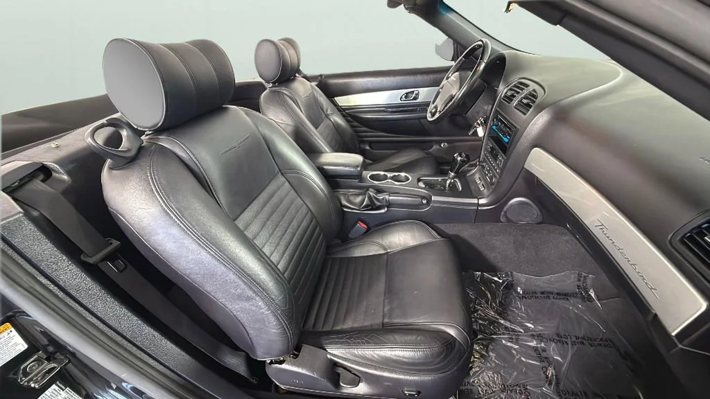 Used 2003  Ford Deluxe image 31