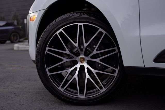 2026 Porsche Macan - Photo 8