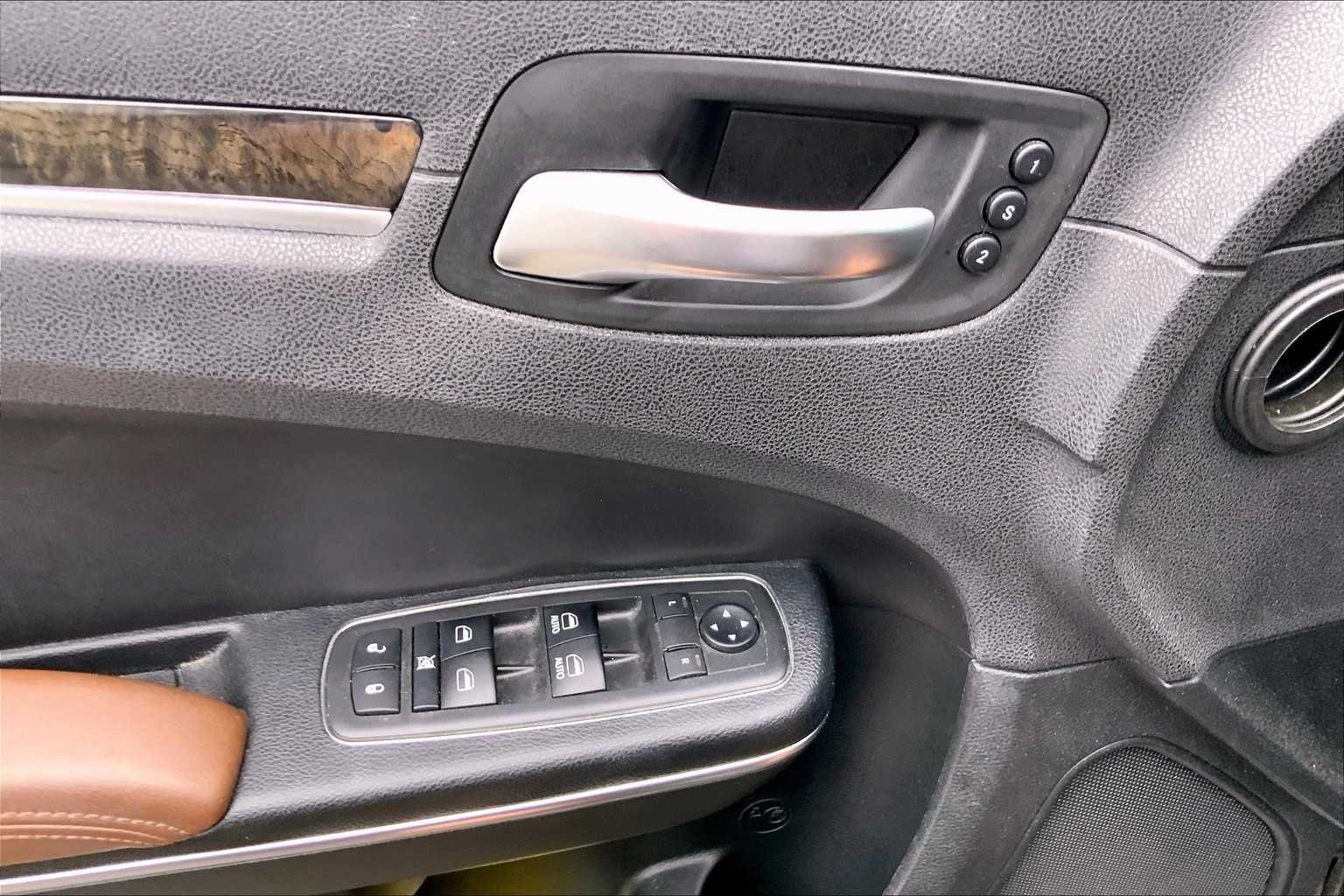 Used 2018 Gloss Black Chrysler Limited image 37