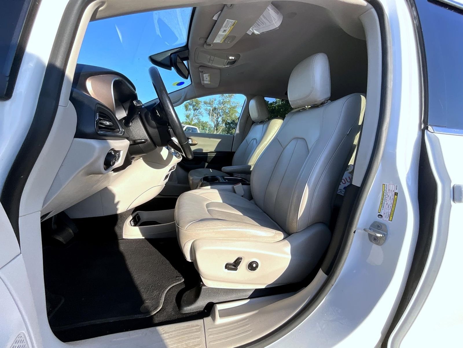 Used 2019 White Chrysler Touring L Plus image 11