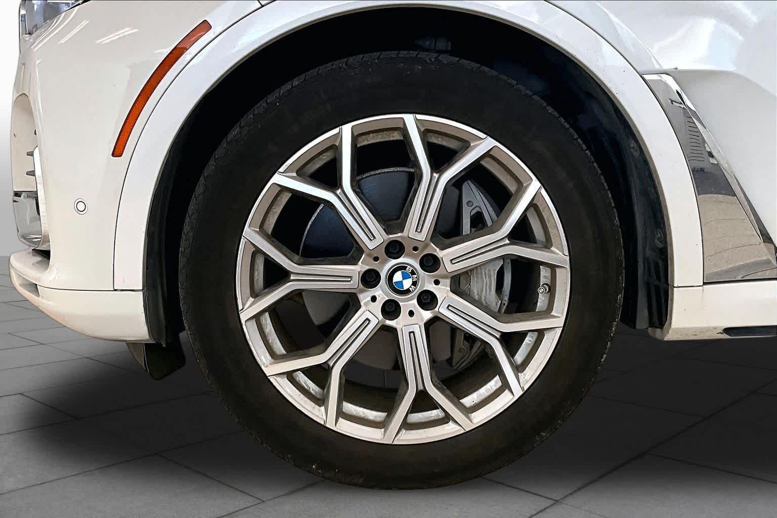 Used 2019 Mineral White Metallic BMW xDrive50i image 9