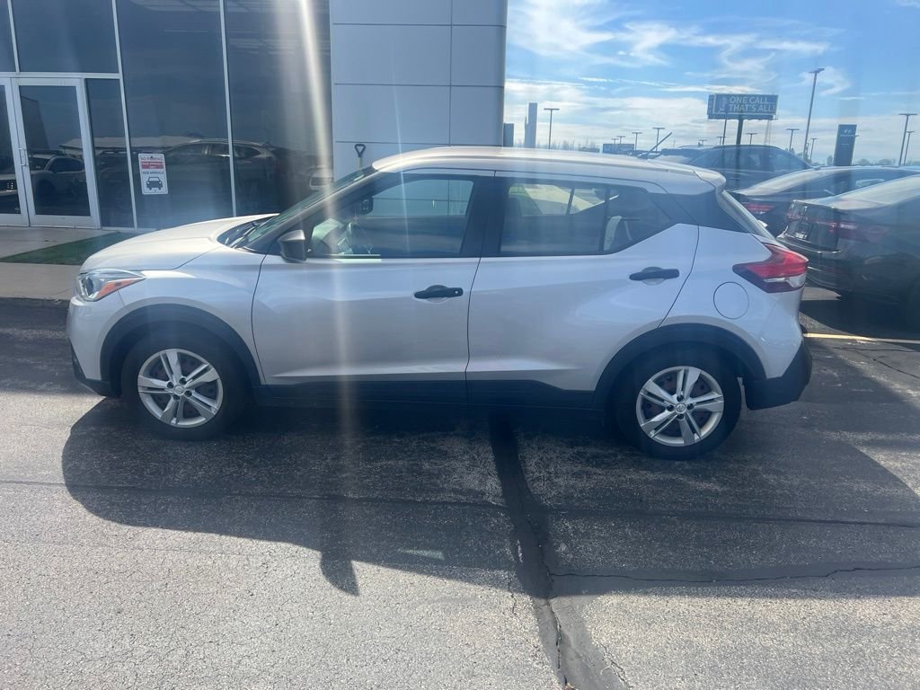 Used 2020 Brilliant Silver Metallic Nissan S image 3
