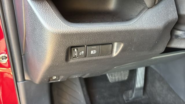 Used 2025 Pearl Toyota LE image 13