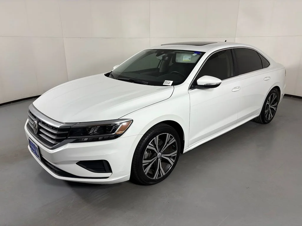 Used 2022  Volkswagen 2.0T SE image 4