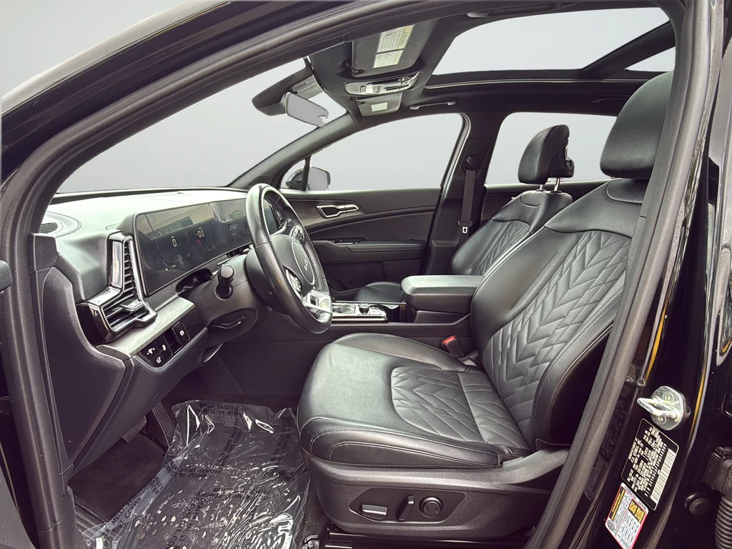 Used 2023 Black Kia X-Line image 9