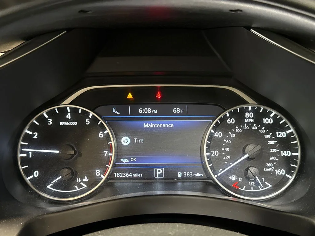 Used 2015 Silver Nissan SL image 21