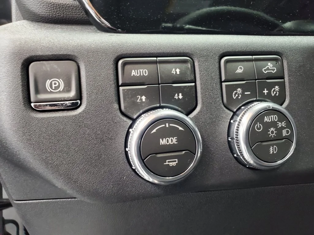 New 2026 Summit White GMC Elevation image 8