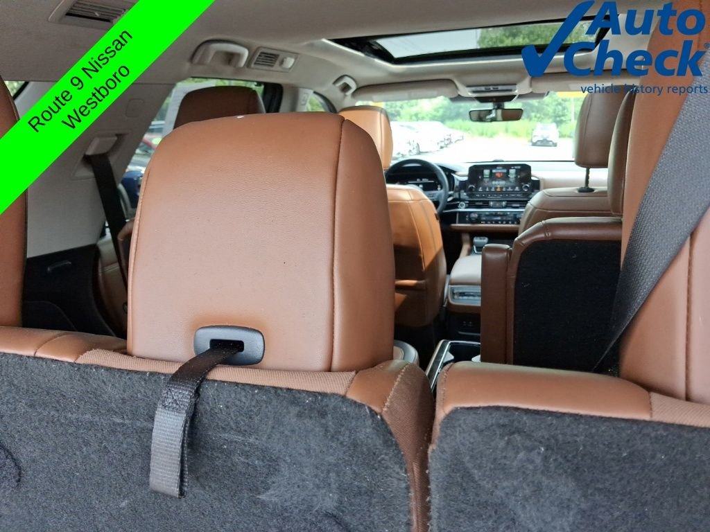 Used 2023 White Nissan Platinum image 9
