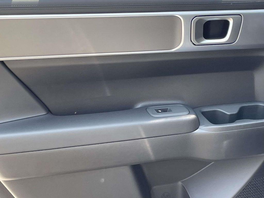 New 2027 White Hyundai SE AWD image 11