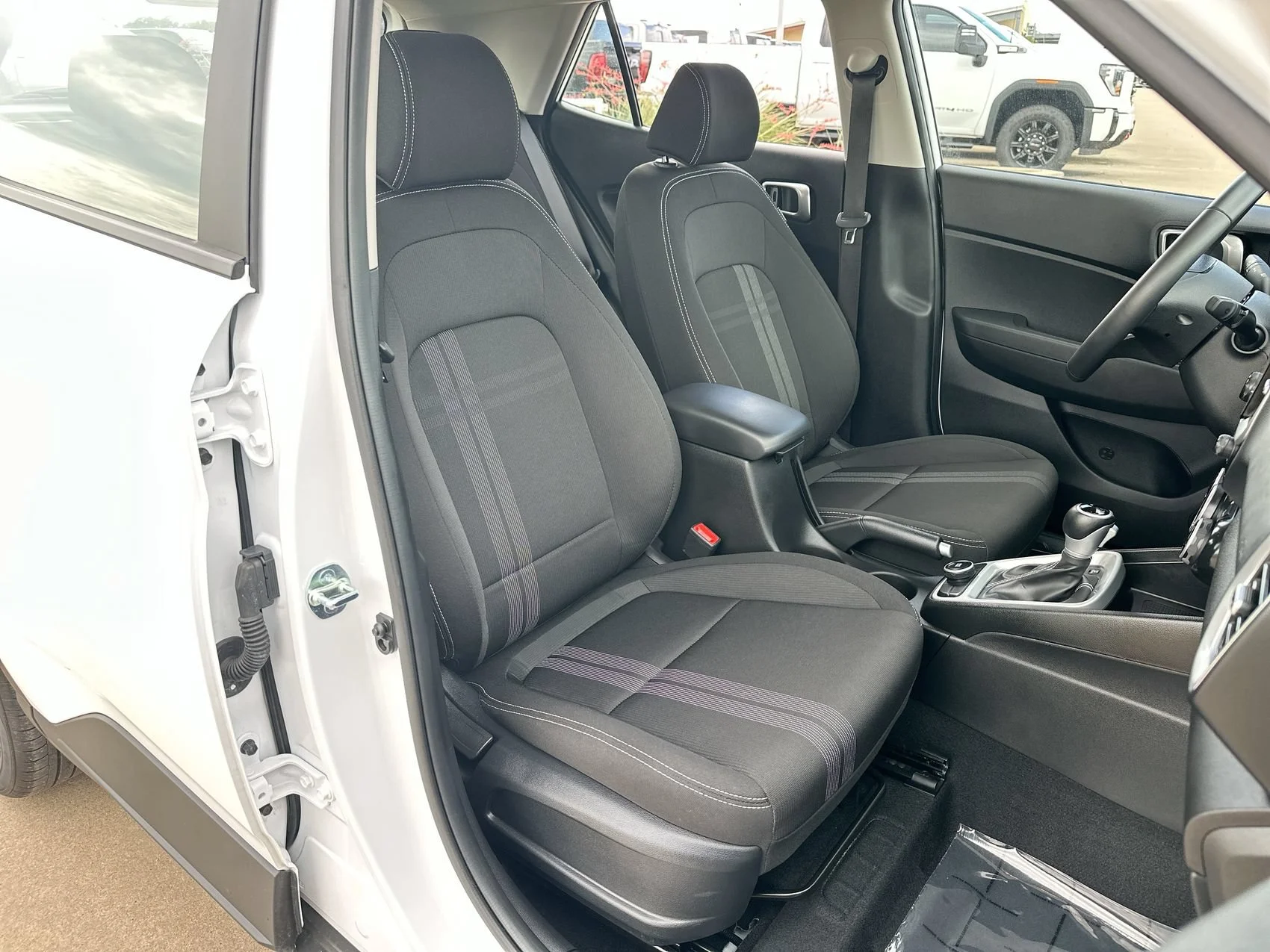Used 2025 Lunar White Hyundai SEL image 23