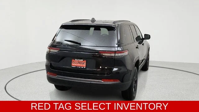 New 2026 Diamond Black Crystal Pearl-Coat Exterior Paint Jeep Laredo Altitude image 7
