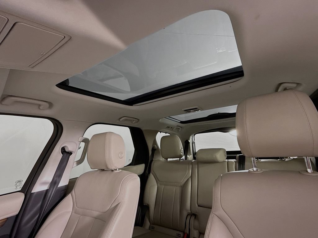 Used 2018 White Land Rover HSE image 23