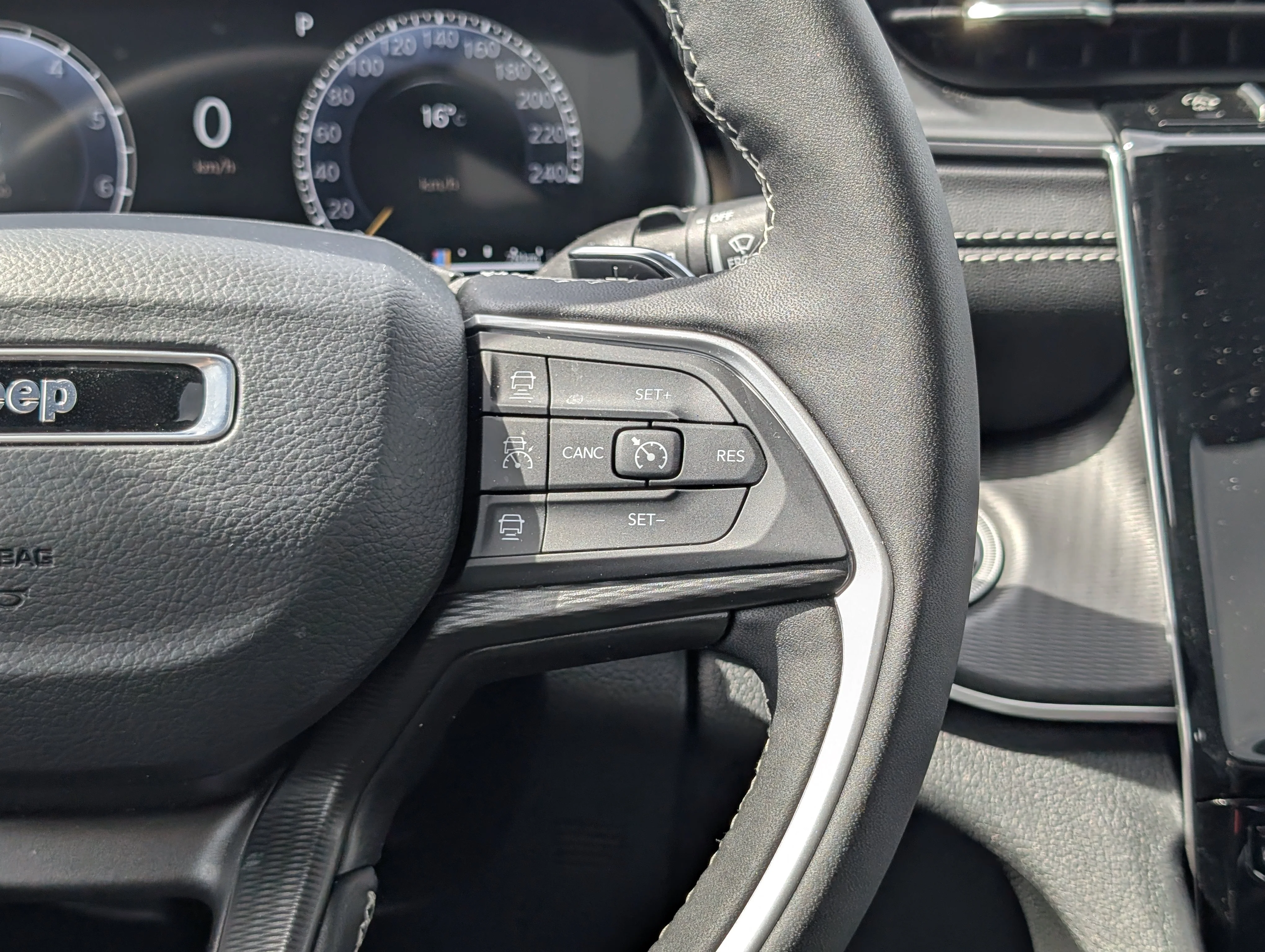 New 2025 Silver Zynith Jeep Altitude image 25