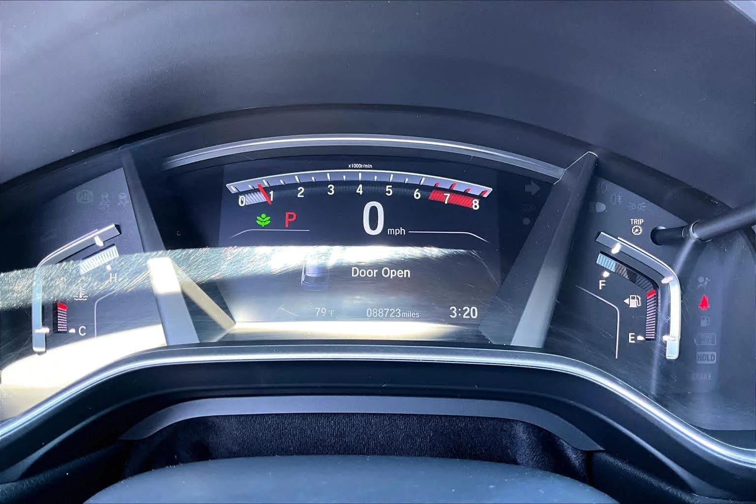 Used 2018 Lunar Silver Metallic Honda Touring image 24