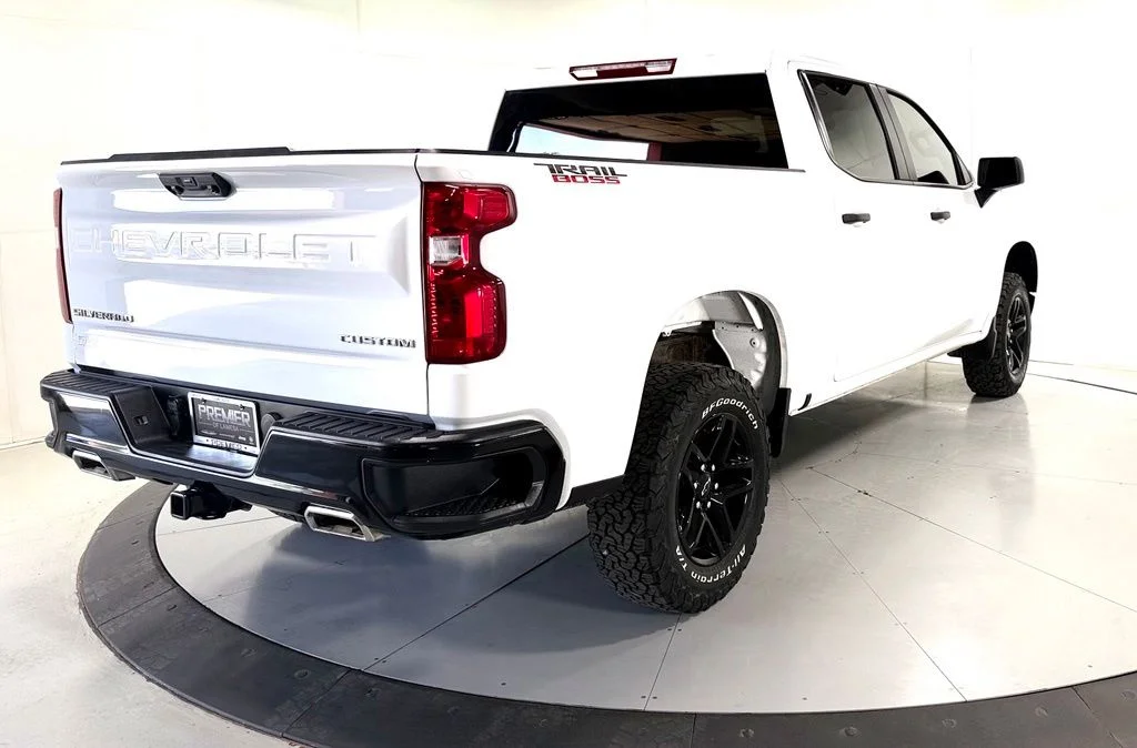 Used 2025 White Chevrolet Custom Trail Boss image 4