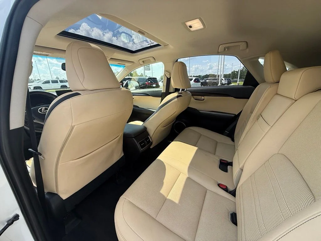 Used 2017 White Lexus 200t image 17