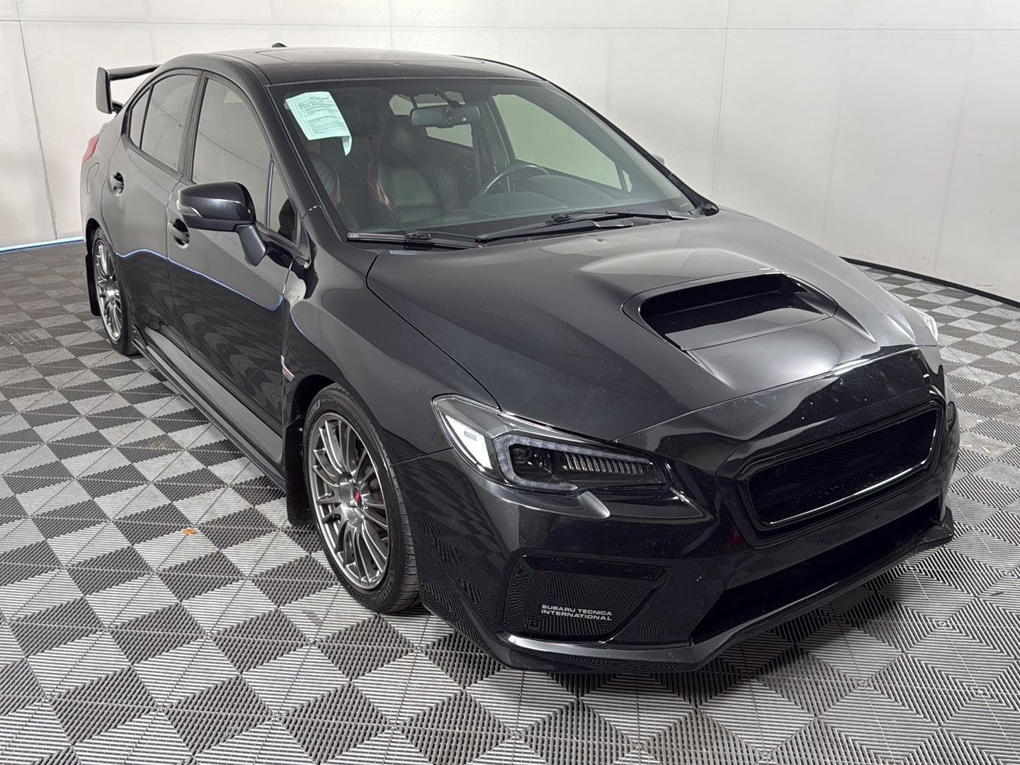Used 2015 Crystal Black Silica Subaru Limited image 4