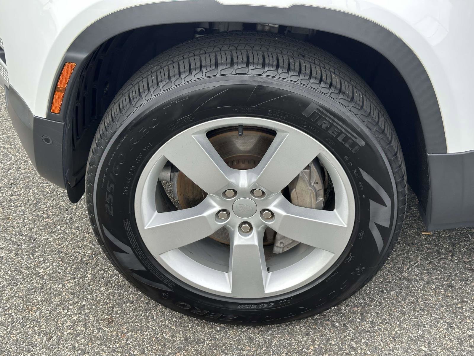 Used 2022  Land Rover SE image 8