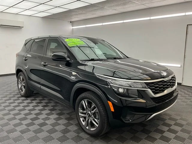 Used 2022 Black Kia LX image 3
