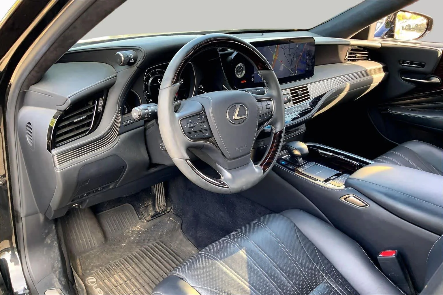Certified Used 2022 CAVIAR Lexus  image 18