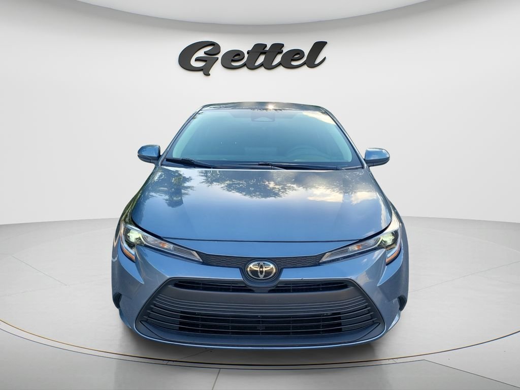 Certified Used 2025  Toyota LE image 2
