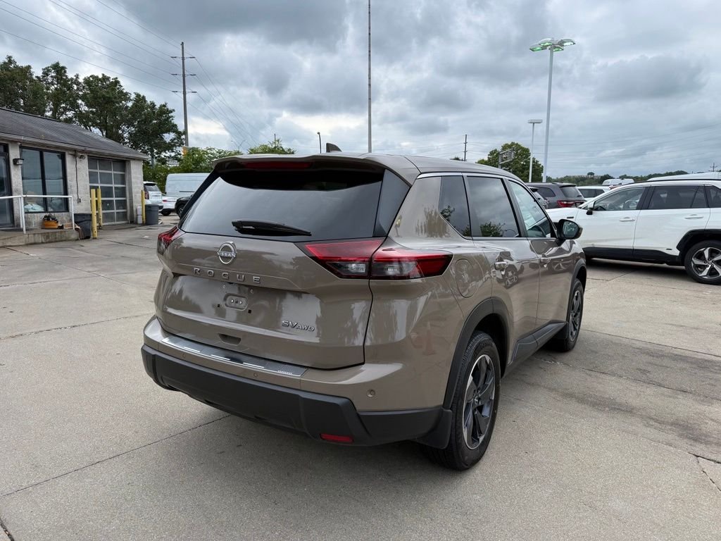 Used 2024 Beige/tan Nissan SV image 5
